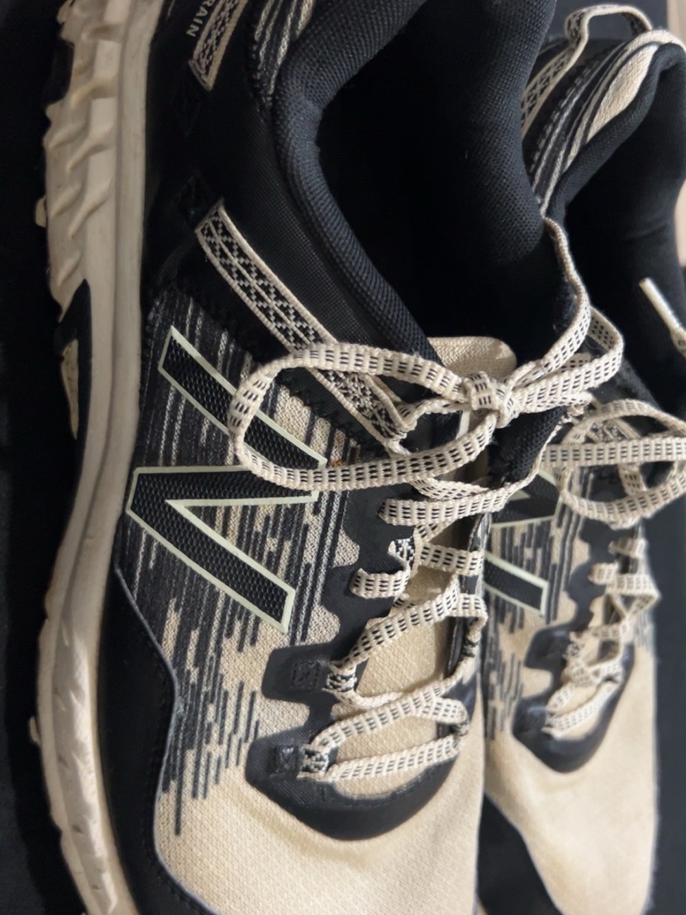 New Balance 410 V6 Running Trail  Shoes Black with cream size 14